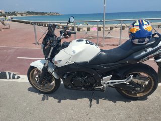 Suzuki GSR 600 Naked Blanca con itv