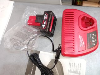 Batería y Cargador Milwaukee M12 4Ah