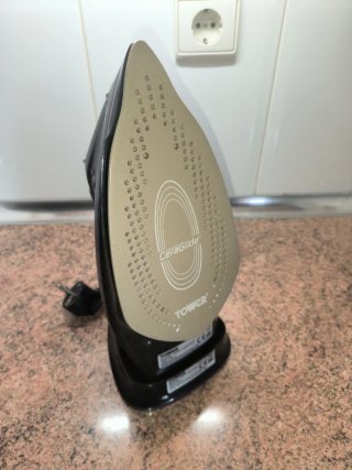 Plancha de vapor Tower morada
