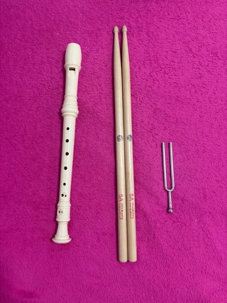 Kit de música: flauta, baquetas y diapasón