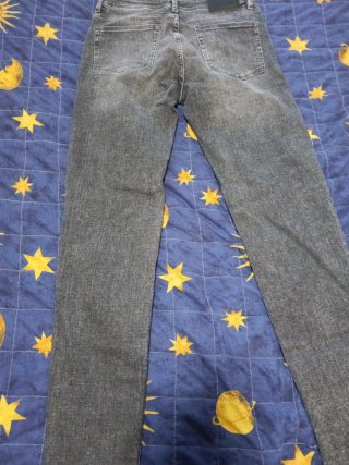 Pantalón vaquero hombre gris