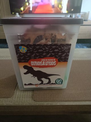 Lote de dinosaurios y animales de juguete