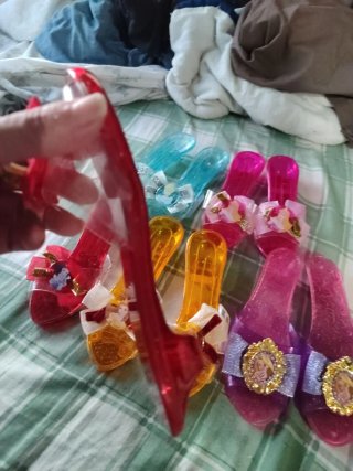 Zapatos niña Disney Talla 28 cuatro euros los 5