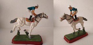2 caballos con jockeys en resina. Danbury Mint