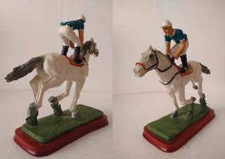 2 caballos con jockeys en resina. Danbury Mint