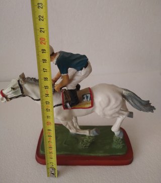 2 caballos con jockeys en resina. Danbury Mint