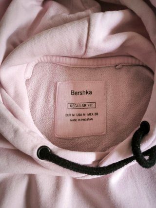 Sudadera rosa con cordones negros