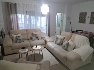 Dos sofás de tela beige
