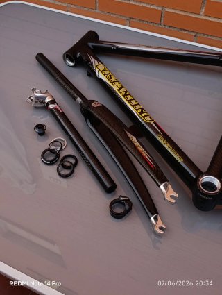 Cuadro de carbono COSTANTINO Professional. NUEVO.