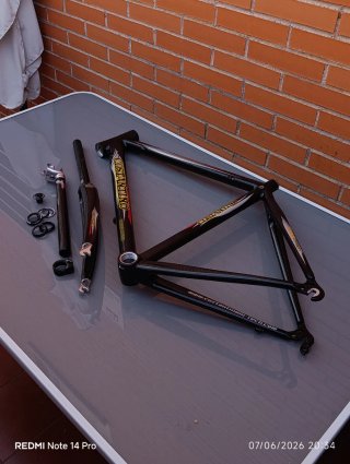 Cuadro de carbono COSTANTINO Professional. NUEVO.