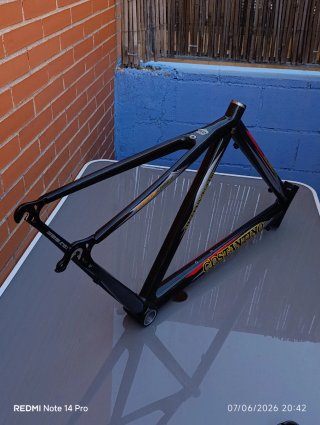 Cuadro de carbono COSTANTINO Professional. NUEVO.