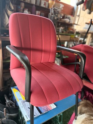 Silla tipo butaca roja y negra