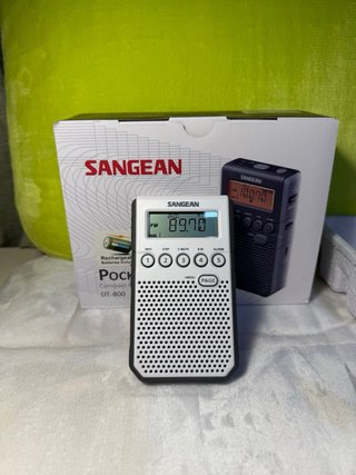 Radio portátil Sangean DT-800
