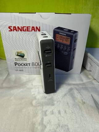 Radio portátil Sangean DT-800