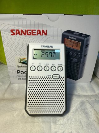 Radio portátil Sangean DT-800