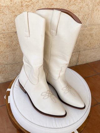 Botas cowboy Mango de piel color crema – Talla 38