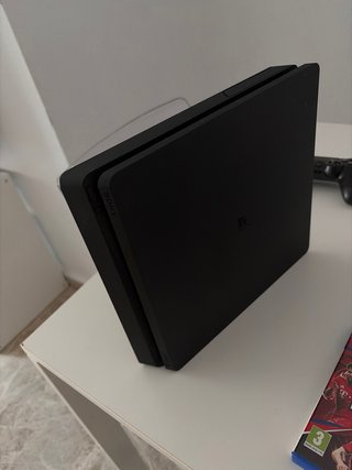 PS4 Slim 500GB Negra + 5 Juegos