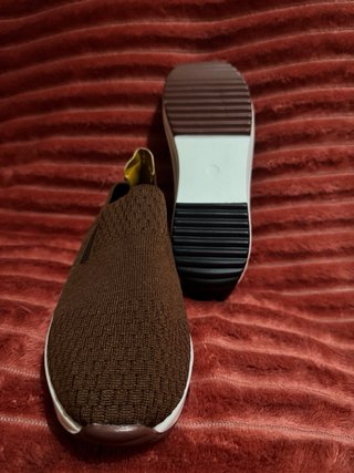 Zapatillas Malla Marrón Ligeras. Nuevo.