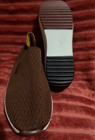 Zapatillas Malla Marrón Ligeras. Nuevo.
