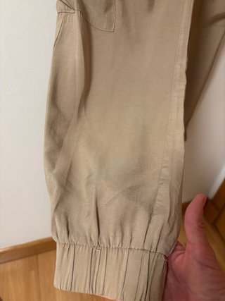Pantalón cargo Zara beige mujer