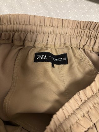 Pantalón cargo Zara beige mujer
