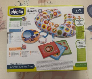 Cojín de apoyo para bebé con juguetes