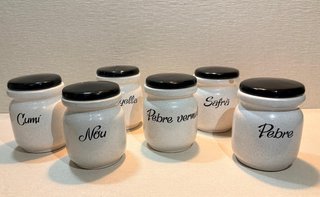 Juego tarros de cocina y especieros.