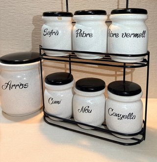 Juego tarros de cocina y especieros.