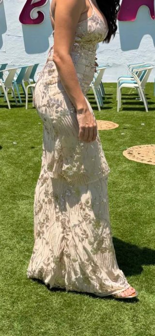 Vestido de fiesta beige y dorado