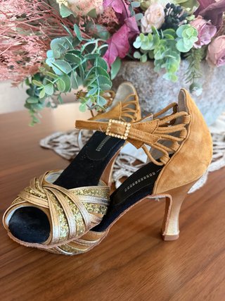 Zapatos de baile espectaculares en tonos dorados
