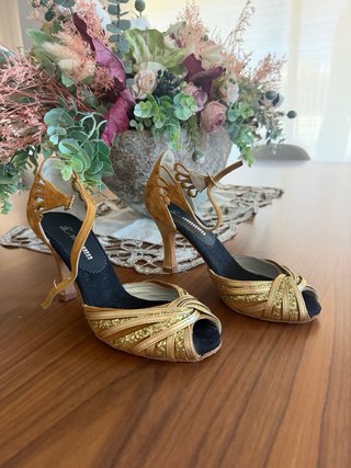 Zapatos de baile espectaculares en tonos dorados