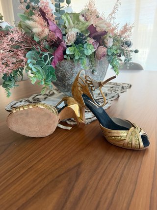 Zapatos de baile espectaculares en tonos dorados