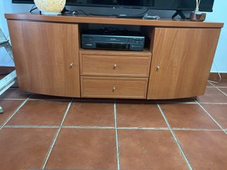 Mesa salón grande y pequeña y vitrina para tele