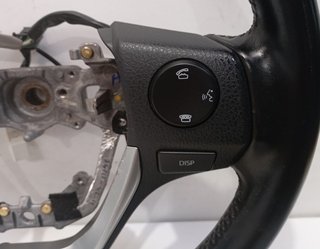 Volante 6212135 toyota auris hybrid active 483313