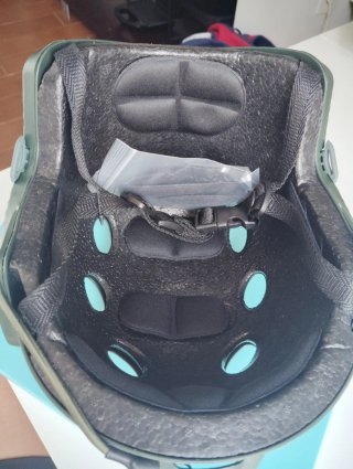Casco táctico tipo FAST PJ airsoft o paintball.