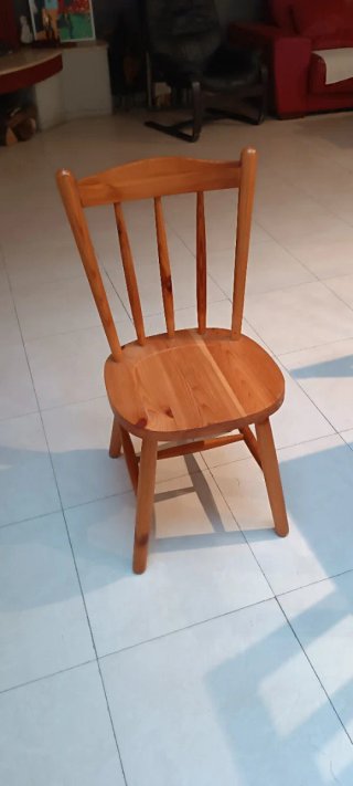 3 Sillas de madera maciza! Nuevas!