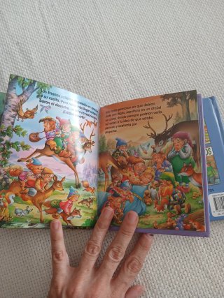 - Pulgarcito - El gato con botas - Blancanieves