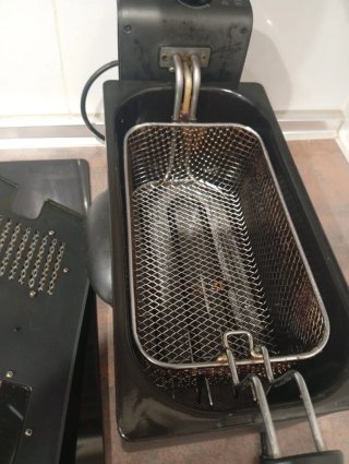 Freidora eléctrica negra