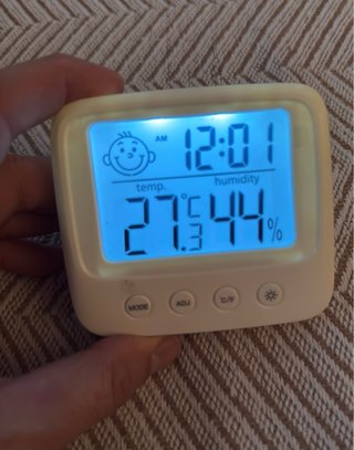 Reloj Digital con Termómetro y Humidificador