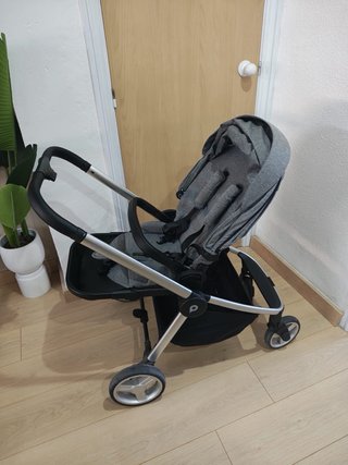 Carro de bebé gris