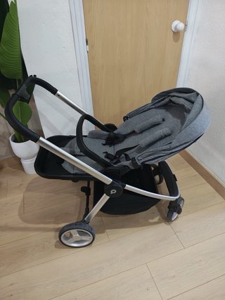Carro de bebé gris
