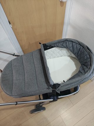 Carro de bebé gris