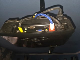 Proyector Optoma Negro con pantalla 120"