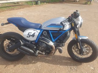 Ducati Scrambler Cafe Racer Plata/Azul