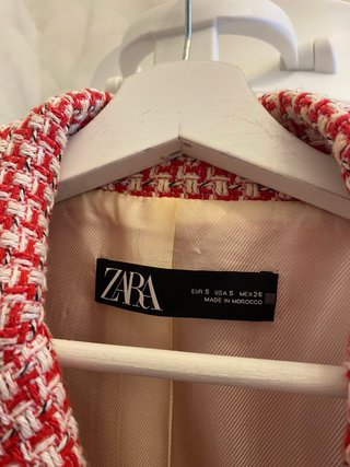 Blazer Zara cuadros blanco y rojo