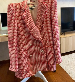Blazer Zara cuadros blanco y rojo