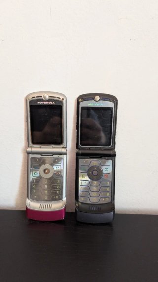 2 Motorola RAZR V3 (Rosa e Argento)