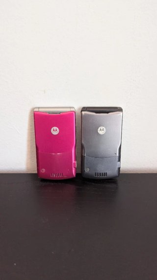2 Motorola RAZR V3 (Rosa e Argento)