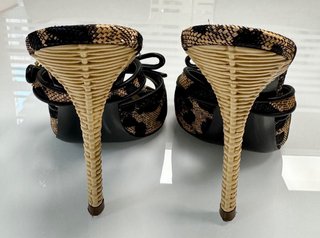 Sandalias Dolce & Gabbana con pedrería