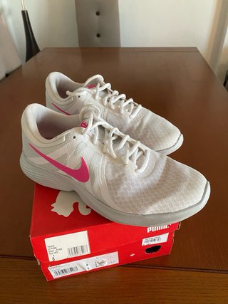 Zapatillas Nike Blancas y Rosas